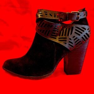 Elegant Black Ankle Boots